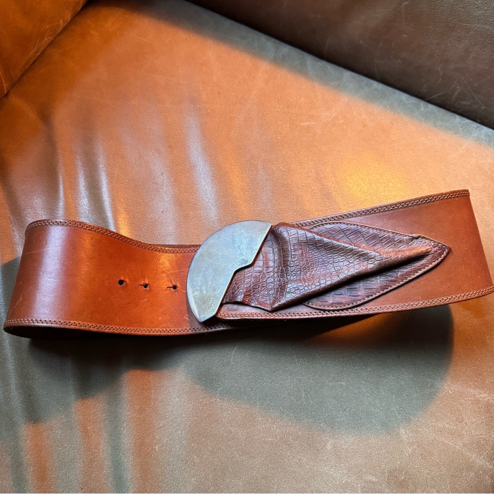 Vintage Il Cinturaio Brown Leather w silver buckle alligator made in Italy belt